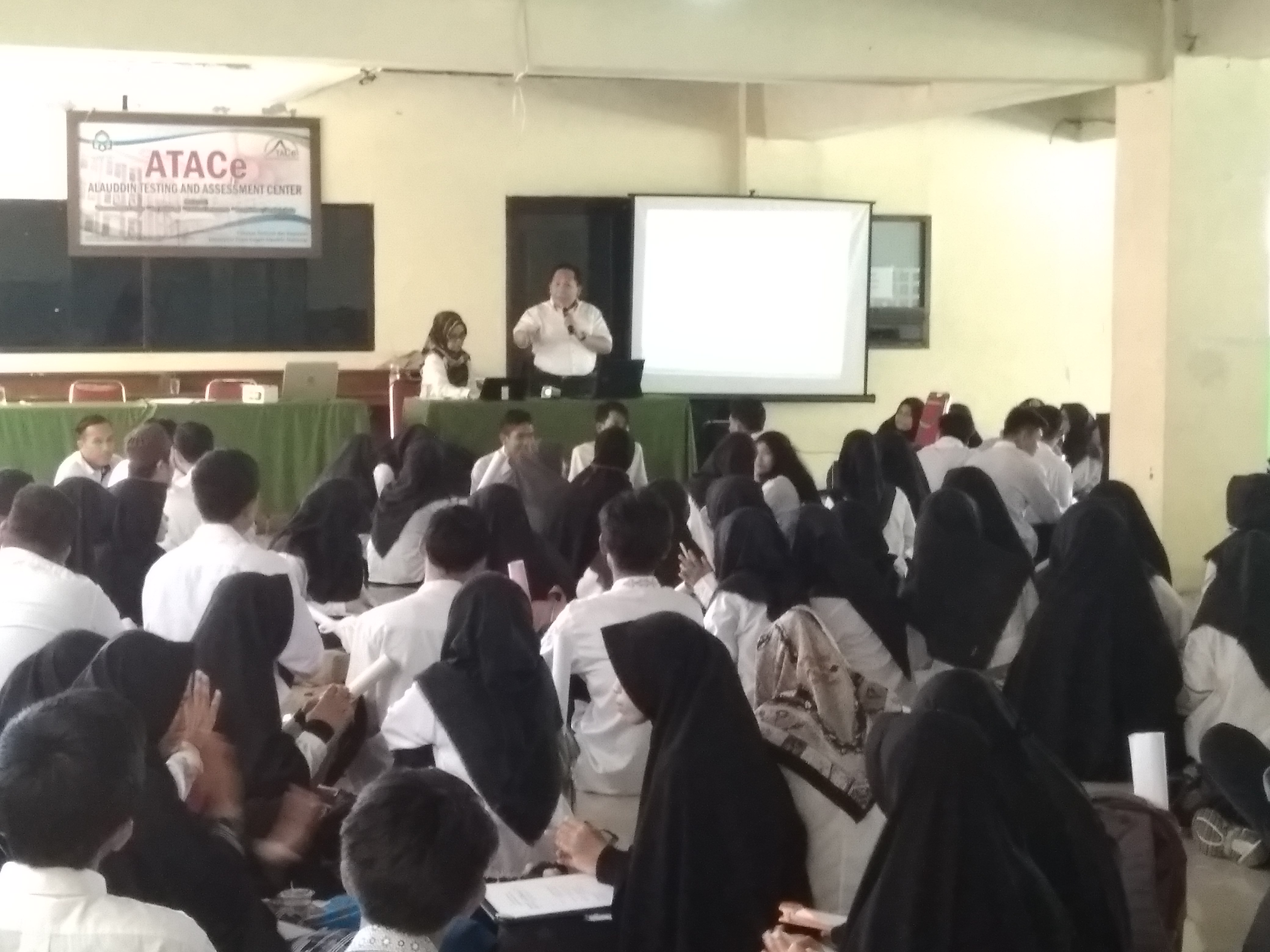 Gambar 743 Mahasiswa Semester Tujuh FTK UIN Alauddin Makassar Pembekalan PPL